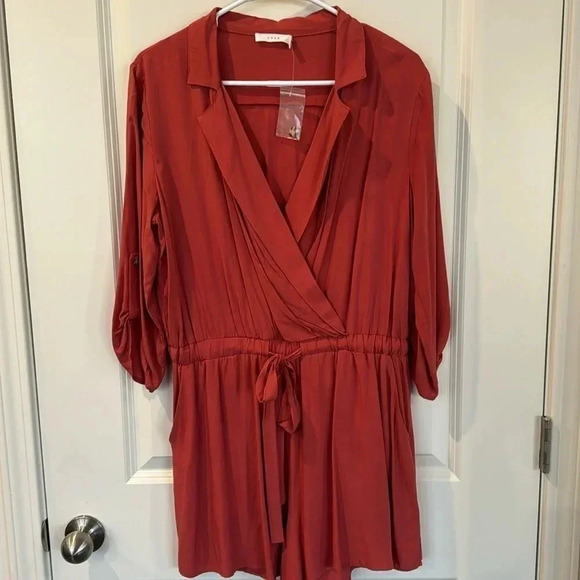 🍀 LUSH NWT BURNT ORANGE 3/4 SLEEVE ROMPER SIZE MEDIUM - Picture 1 of 5